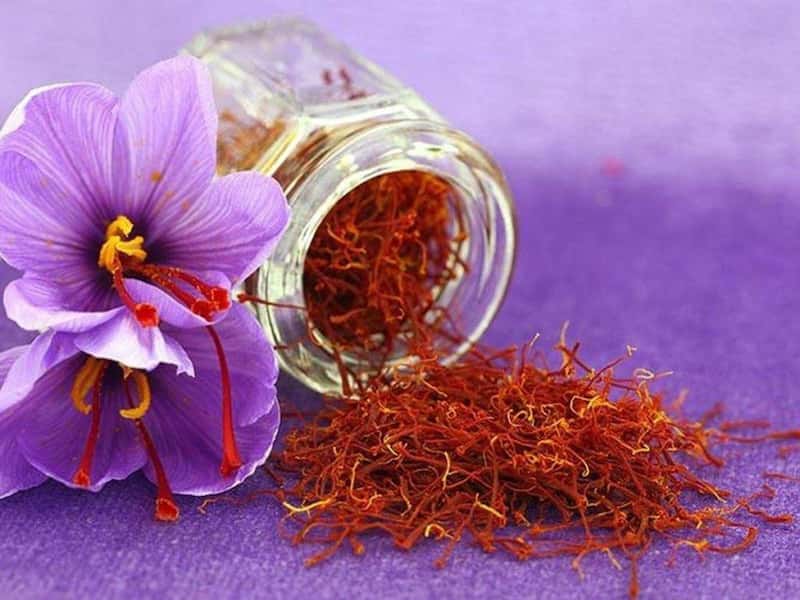 تصویر 4 از زعفران نگین طبیعی خشک با عطر اصیل و رنگ دهی بالا
